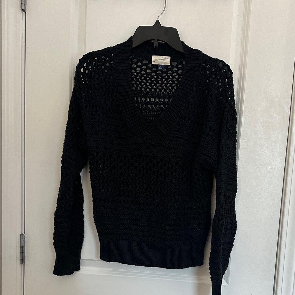 Universal Thread Black V-Neck Sweater